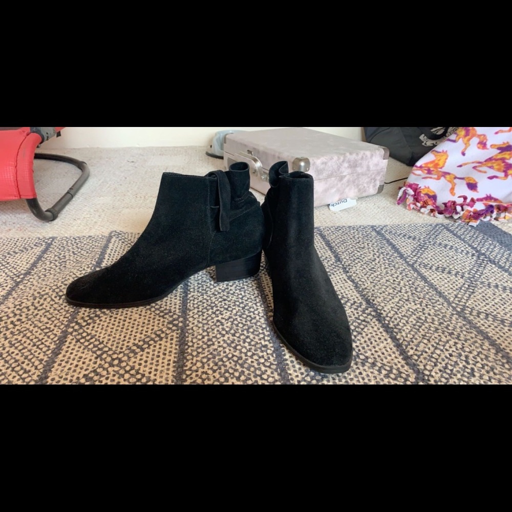 Black ankle booties !